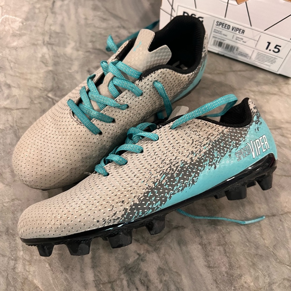 DSG Speed Viper Soccer Cleats, Size 1.5 (Youth) in Gray and Teal